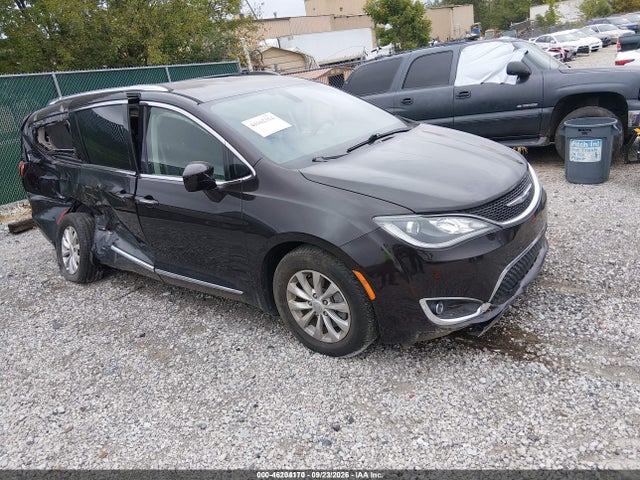 46204170 :رقم المزاد ، 2C4RC1BGXJR309528 vin ، 2018 Chrysler Pacifica Touring L مزاد بيع