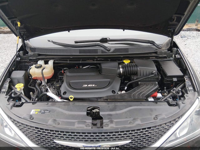 46204170 :رقم المزاد ، 2C4RC1BGXJR309528 vin ، 2018 Chrysler Pacifica Touring L مزاد بيع