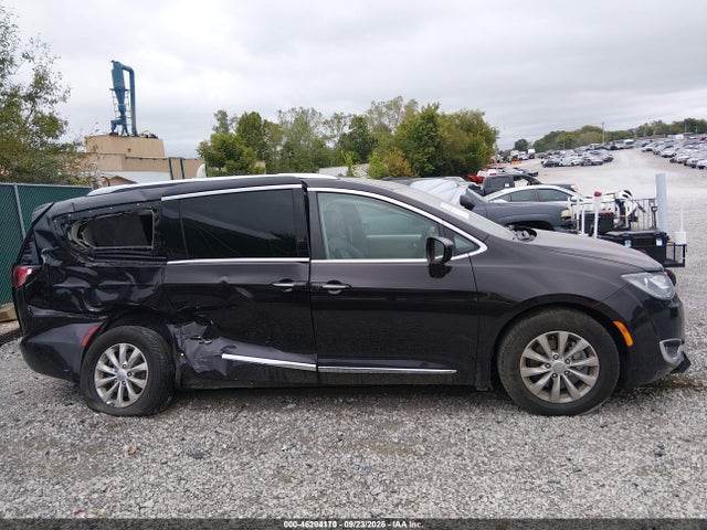 46204170 :رقم المزاد ، 2C4RC1BGXJR309528 vin ، 2018 Chrysler Pacifica Touring L مزاد بيع
