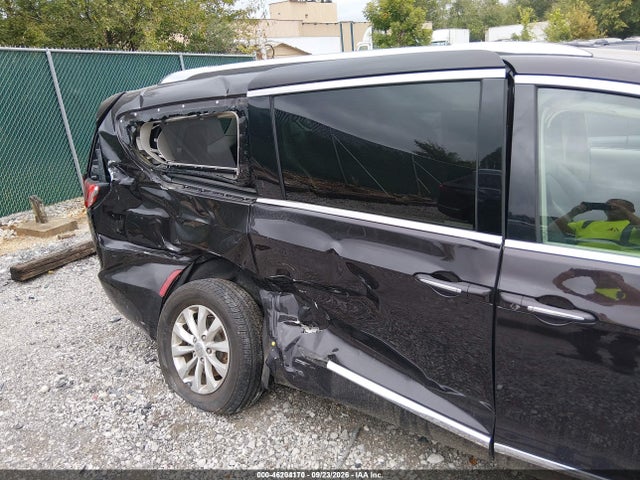 46204170 :رقم المزاد ، 2C4RC1BGXJR309528 vin ، 2018 Chrysler Pacifica Touring L مزاد بيع