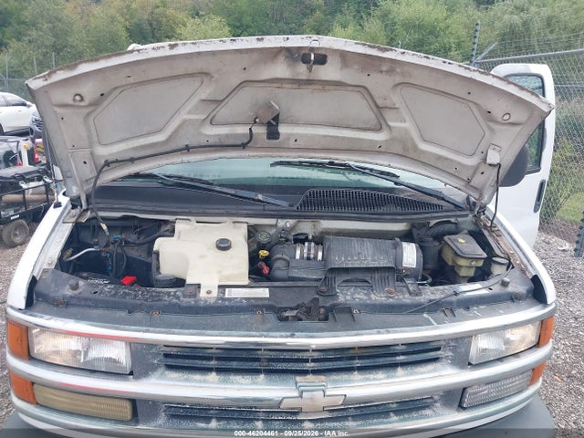 46204461 :رقم المزاد ، 1GAHG39R121171718 vin ، 2002 Chevrolet Express مزاد بيع