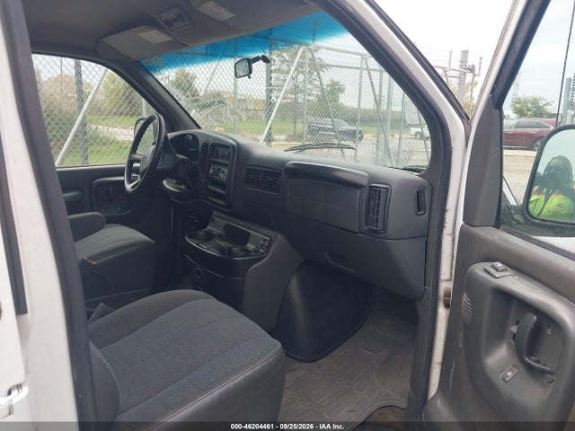46204461 :رقم المزاد ، 1GAHG39R121171718 vin ، 2002 Chevrolet Express مزاد بيع