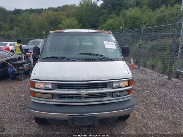 46204461 :رقم المزاد ، 1GAHG39R121171718 vin ، 2002 Chevrolet Express مزاد بيع