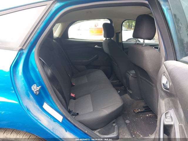 46204572 :رقم المزاد ، 1FADP3K2XFL318007 vin ، 2015 Ford Focus Se مزاد بيع