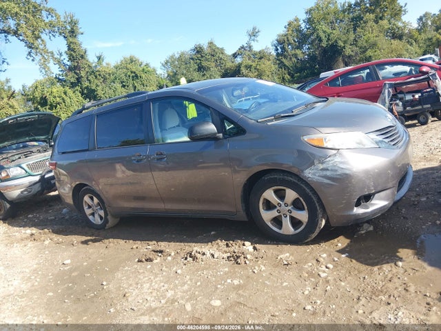 Продажа на аукционе авто 2016 Toyota Sienna Le, vin: 5TDKK3DC3GS744529, номер лота: 46204598