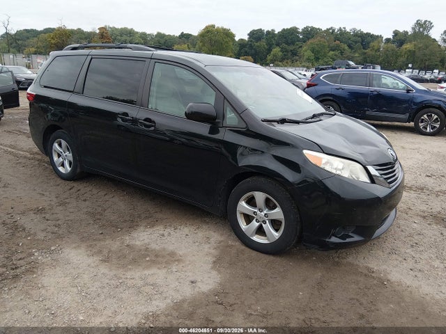 46204651 :رقم المزاد ، 5TDKK3DC5GS746704 vin ، 2016 Toyota Sienna Le 8 Passenger مزاد بيع
