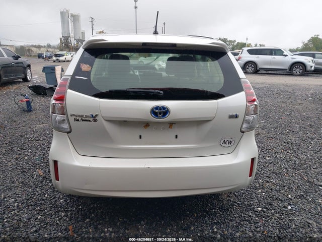 46204657 :رقم المزاد ، JTDZN3EU1FJ018063 vin ، 2015 Toyota Prius V Two مزاد بيع