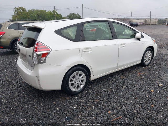46204657 :رقم المزاد ، JTDZN3EU1FJ018063 vin ، 2015 Toyota Prius V Two مزاد بيع