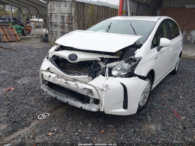 46204657 :رقم المزاد ، JTDZN3EU1FJ018063 vin ، 2015 Toyota Prius V Two مزاد بيع