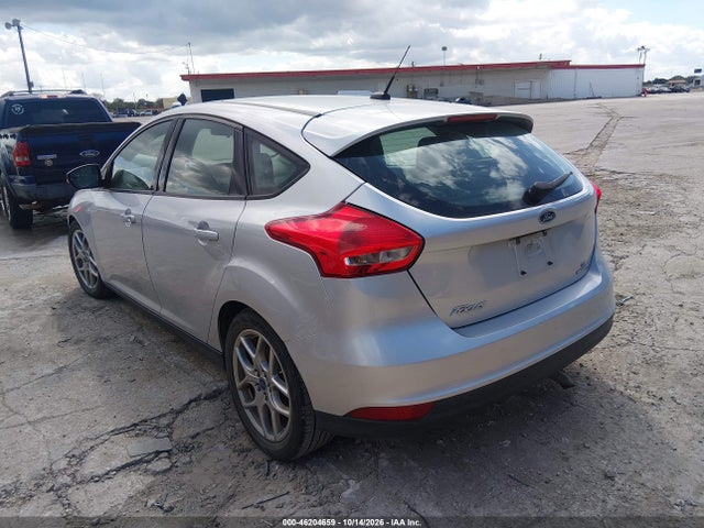 Ford FOCUS SE 2015 1FADP3K25FL271291 Image 3