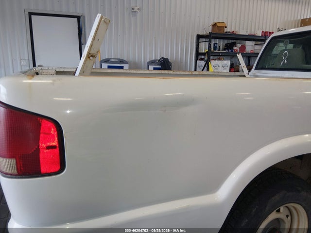 46204702 :رقم المزاد ، 1GTCS14W6YK272628 vin ، 2000 Gmc Sonoma Sl مزاد بيع