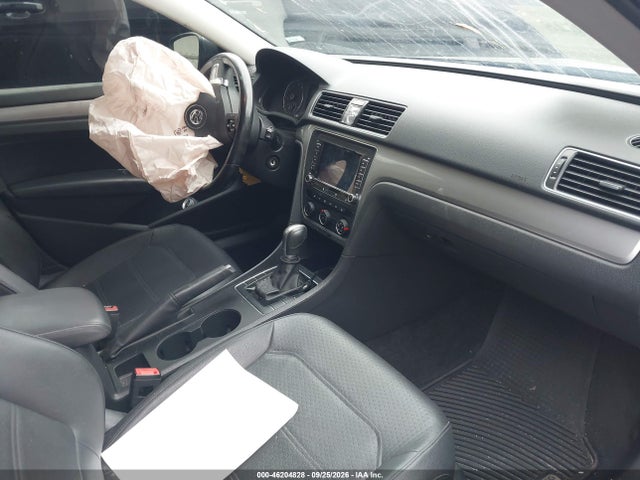 1VWAT7A32FC042266 Volkswagen Passat 1.8t Wolfsburg Edition