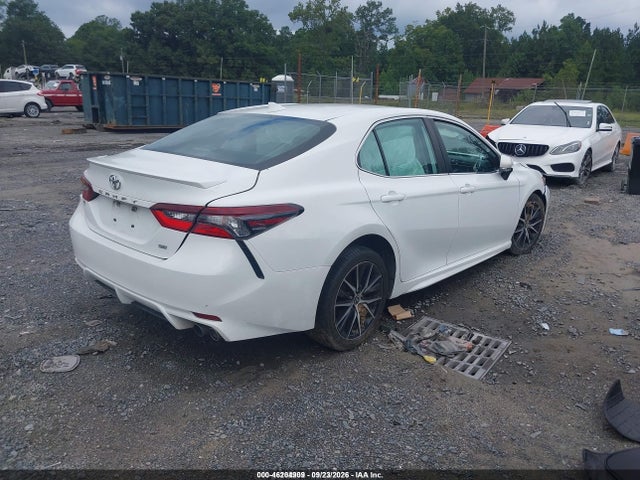 46204909 :رقم المزاد ، 4T1G11AK7NU643457 vin ، 2022 Toyota Camry Se مزاد بيع