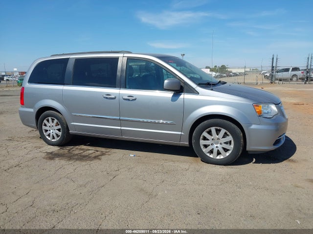 2016 Chrysler Town & Country Touring მანქანა იყიდება აუქციონზე, vin: 2C4RC1BG1GR229172, აუქციონის ნომერი: 46205011