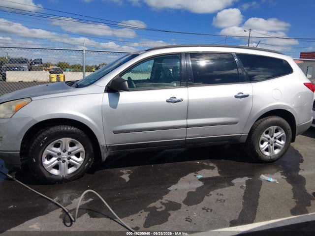46205040 :رقم المزاد ، 1GNKRFED4CJ266639 vin ، 2012 Chevrolet Traverse Ls مزاد بيع