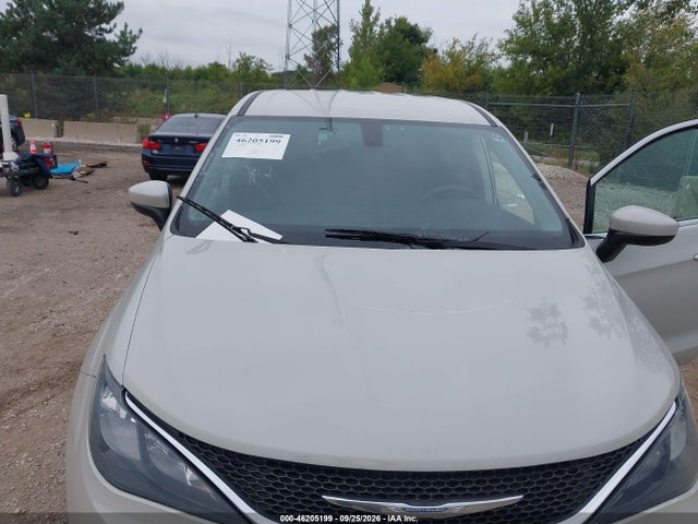 2017 Chrysler Pacifica Lx მანქანა იყიდება აუქციონზე, vin: 2C4RC1CG1HR578879, აუქციონის ნომერი: 46205199