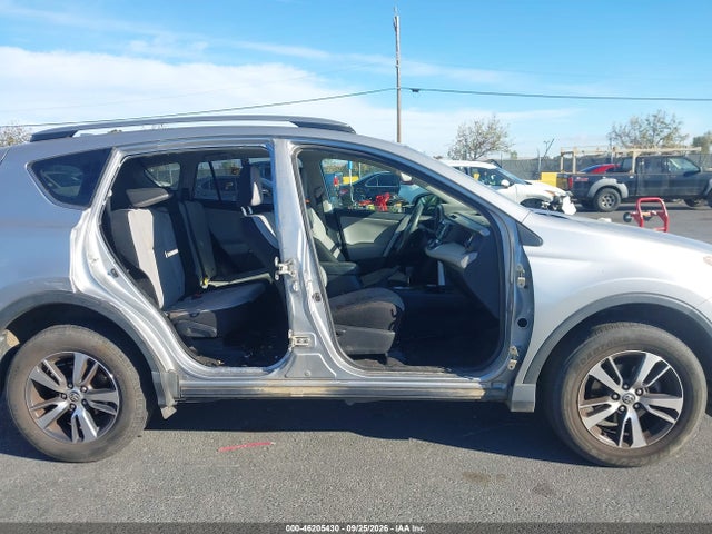Toyota Rav4 Xle 2017 2T3RFREVXHW648788 Image 14