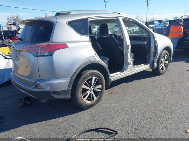 Toyota Rav4 Xle 2017 2T3RFREVXHW648788 Image 4