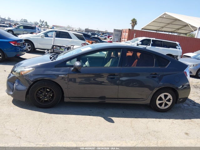 Toyota Prius Three 2014 JTDKN3DU1E1745592 Image 14