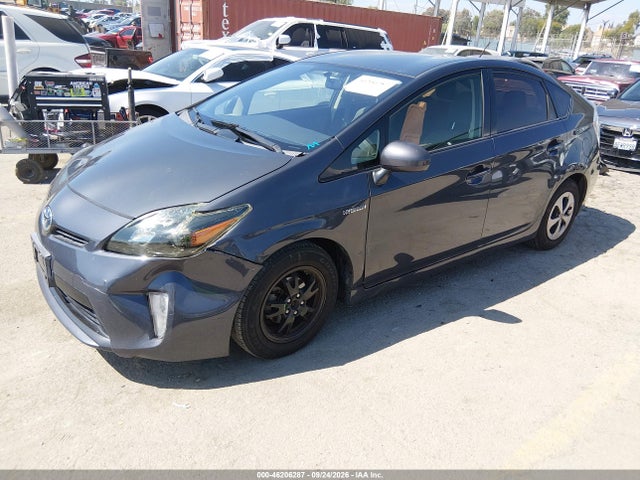 Toyota Prius Three 2014 JTDKN3DU1E1745592 Image 2