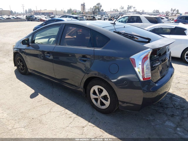 Toyota Prius Three 2014 JTDKN3DU1E1745592 Image 3