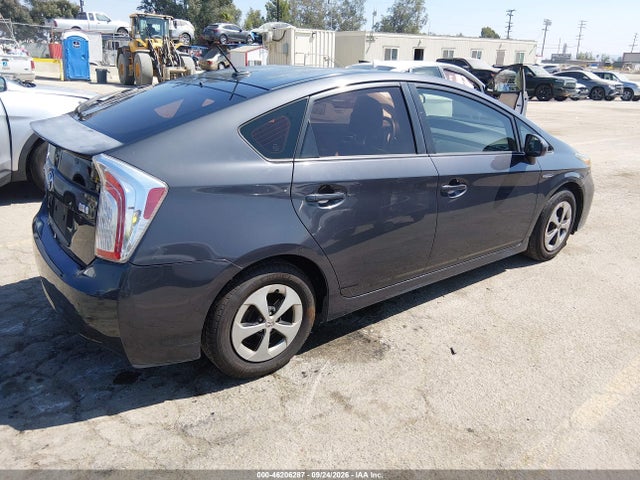 Toyota Prius Three 2014 JTDKN3DU1E1745592 Image 4