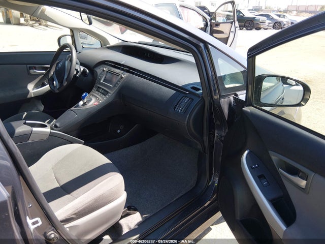 Toyota Prius Three 2014 JTDKN3DU1E1745592 Image 5