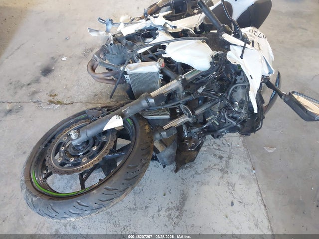 Kawasaki EX400 2022 JKAEXKG1XNDAG7693 Image 18
