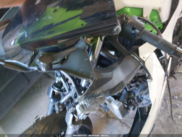 Kawasaki EX400 2022 JKAEXKG1XNDAG7693 Image 2