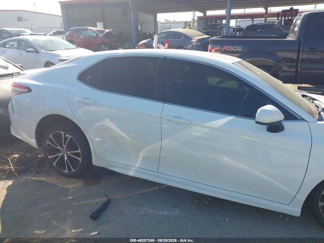 46207246 :رقم المزاد ، 4T1B11HK9JU500617 vin ، 2018 Toyota Camry Se مزاد بيع