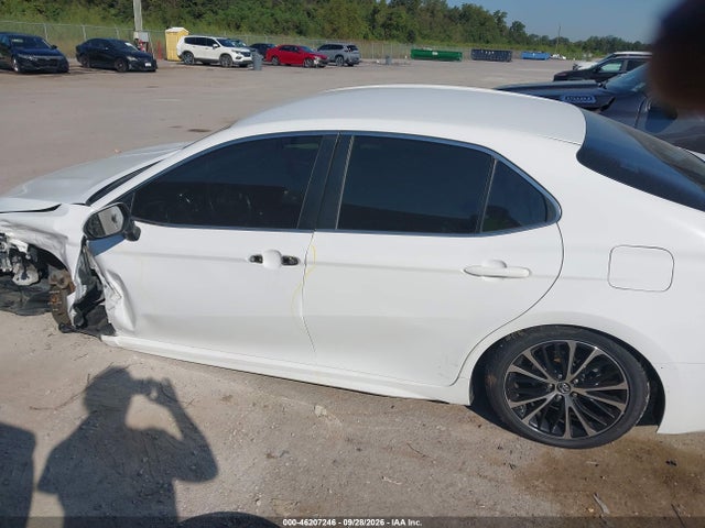 46207246 :رقم المزاد ، 4T1B11HK9JU500617 vin ، 2018 Toyota Camry Se مزاد بيع