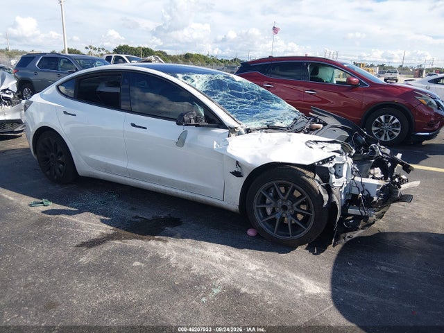 46207933 :رقم المزاد ، 5YJ3E1EA8NF171982 vin ، 2022 Tesla Model 3 Rear-wheel Drive مزاد بيع