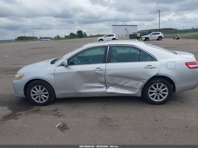 46208180 :رقم المزاد ، 4T4BF3EK3BR205425 vin ، 2011 Toyota Camry Xle مزاد بيع