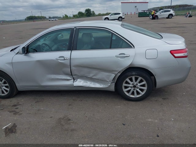 46208180 :رقم المزاد ، 4T4BF3EK3BR205425 vin ، 2011 Toyota Camry Xle مزاد بيع