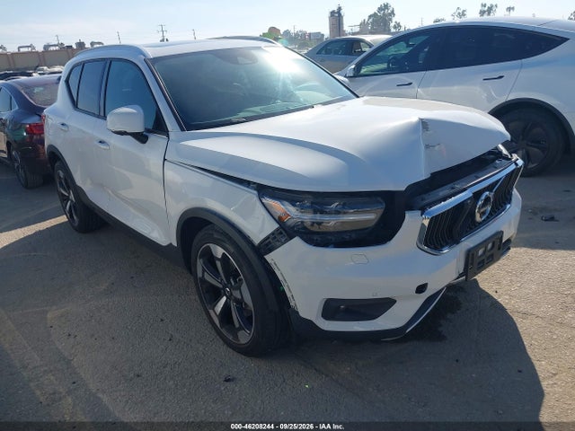 46208244 :رقم المزاد ، YV4162UK9L2253639 vin ، 2020 Volvo Xc40 T5 Momentum مزاد بيع