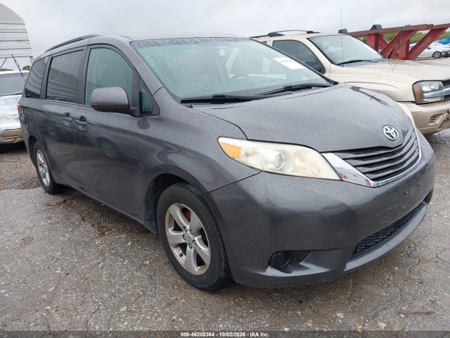 46208364 :رقم المزاد ، 5TDKK3DC8FS628015 vin ، 2015 Toyota Sienna Le مزاد بيع