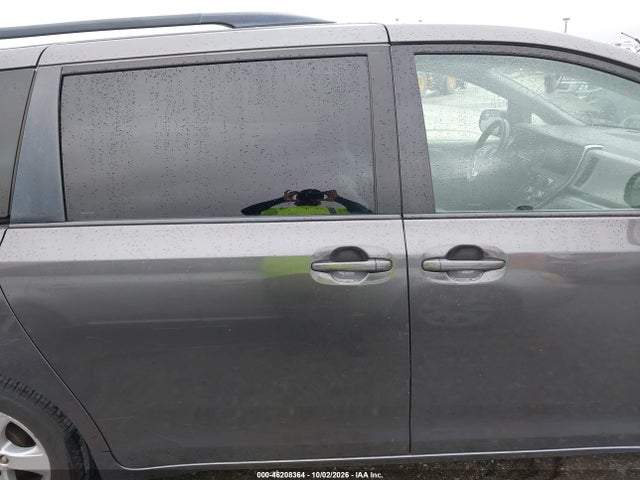 46208364 :رقم المزاد ، 5TDKK3DC8FS628015 vin ، 2015 Toyota Sienna Le مزاد بيع
