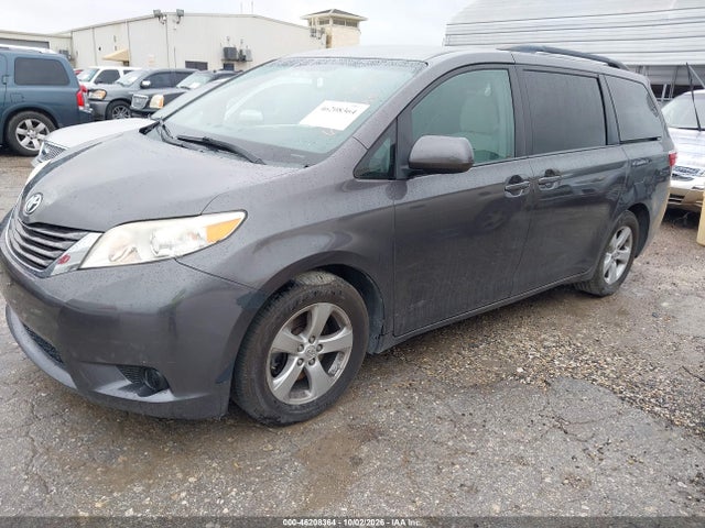 46208364 :رقم المزاد ، 5TDKK3DC8FS628015 vin ، 2015 Toyota Sienna Le مزاد بيع