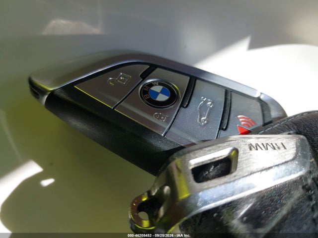 WBAJE5C3XHG916693 BMW 540I