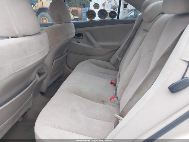 46208985 :رقم المزاد ، 4T1BF3EK0BU635942 vin ، 2011 Toyota Camry Le مزاد بيع