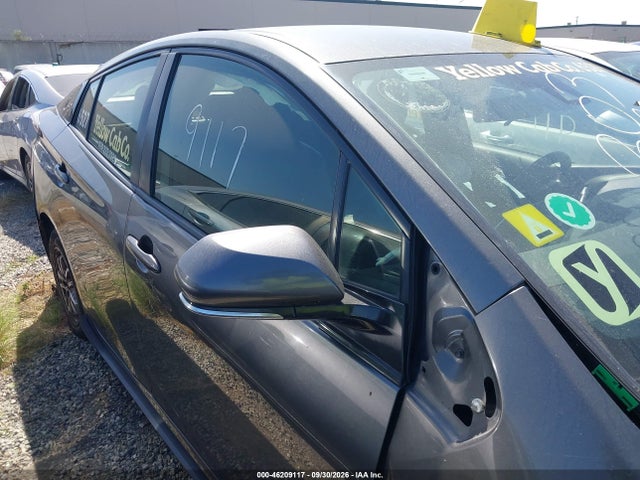 Toyota Prius Two Eco 2017 JTDKARFU5H3042324 Image 13