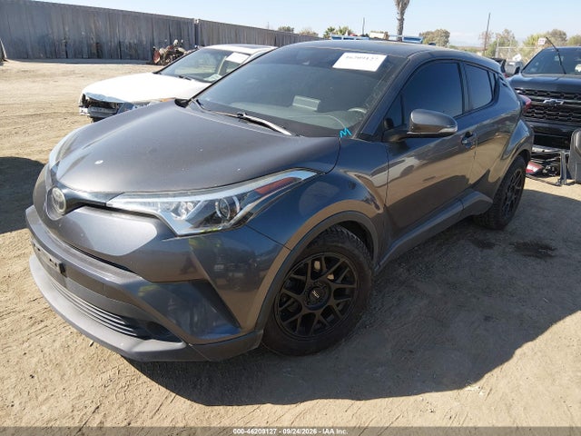 Toyota C-HR LE 2019 JTNKHMBX2K1030757 Image 2