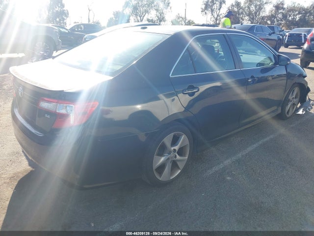 2013 Toyota Camry Se V6 მანქანა იყიდება აუქციონზე, vin: 4T1BK1FK6DU530727, აუქციონის ნომერი: 46209128