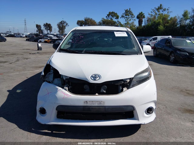 Продаж на аукціоні авто 2015 Toyota Sienna Se 8 Passenger, vin: 5TDXK3DC6FS677610, номер лоту: 46209310