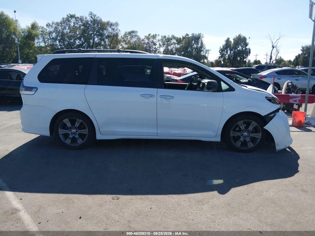 Продаж на аукціоні авто 2015 Toyota Sienna Se 8 Passenger, vin: 5TDXK3DC6FS677610, номер лоту: 46209310
