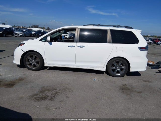 Продаж на аукціоні авто 2015 Toyota Sienna Se 8 Passenger, vin: 5TDXK3DC6FS677610, номер лоту: 46209310