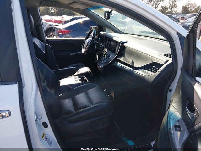 Продаж на аукціоні авто 2015 Toyota Sienna Se 8 Passenger, vin: 5TDXK3DC6FS677610, номер лоту: 46209310