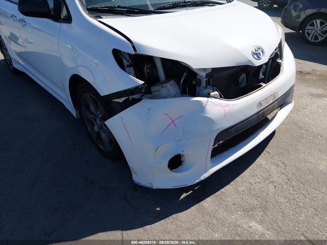 Продаж на аукціоні авто 2015 Toyota Sienna Se 8 Passenger, vin: 5TDXK3DC6FS677610, номер лоту: 46209310