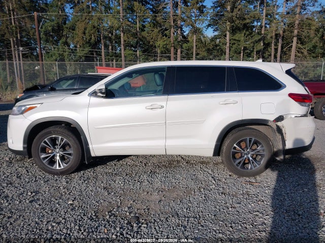 Toyota Highlander Le 2018 5TDBZRFH7JS891757 Image 14