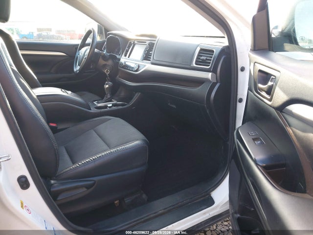 Toyota Highlander Le 2018 5TDBZRFH7JS891757 Image 17